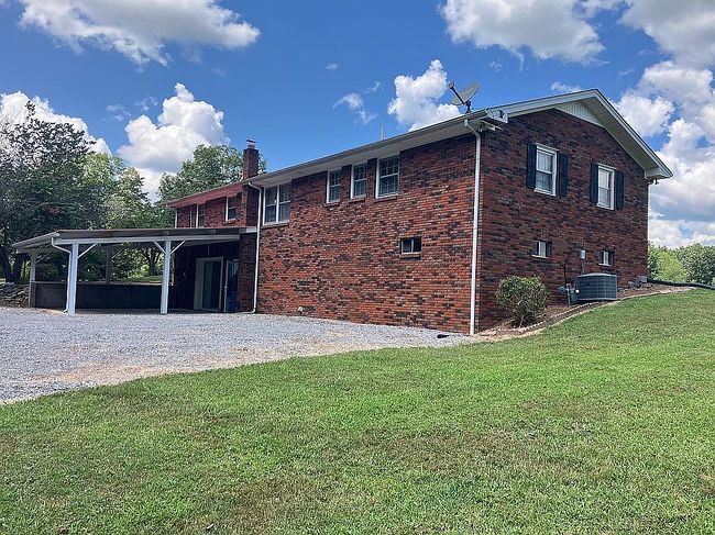 Photo of 5279 Oak Grove Rd, Red Boiling Springs, TN