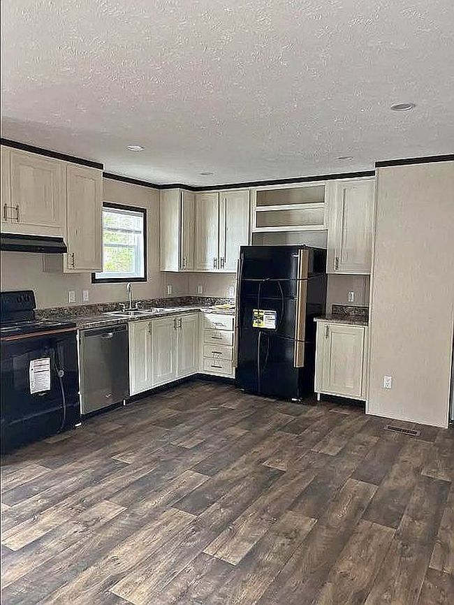 Image of 8521 Fowler Ave #32