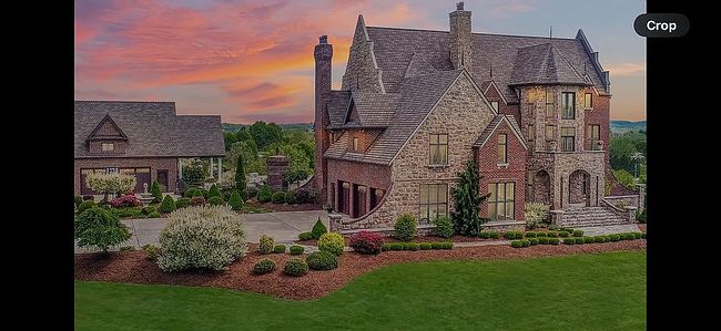 100 Dunrobin Ln, Irwin, PA