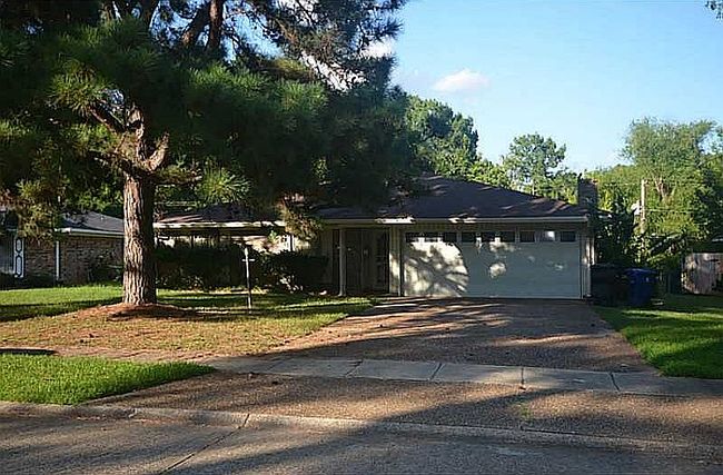 Preview of property located at 2605 Lakeway Dr