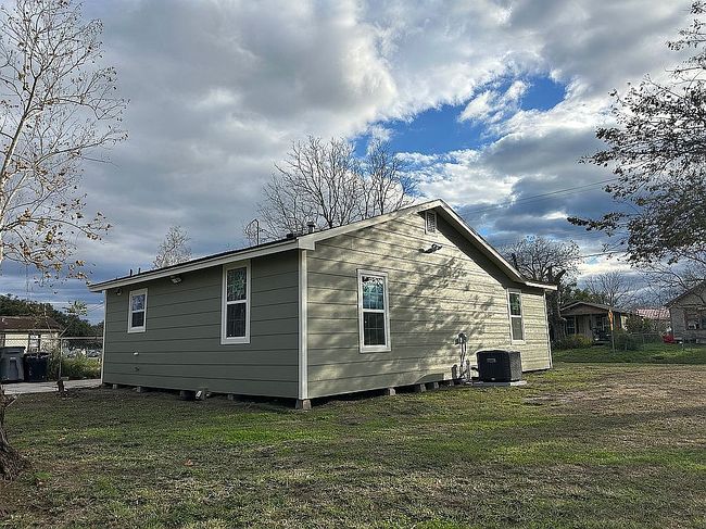 Image of 804 E Water St