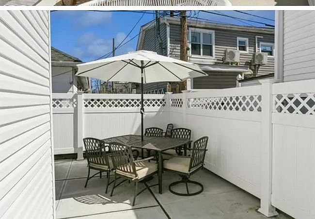 Photo of 108 Gain Ct, Brooklyn, NY