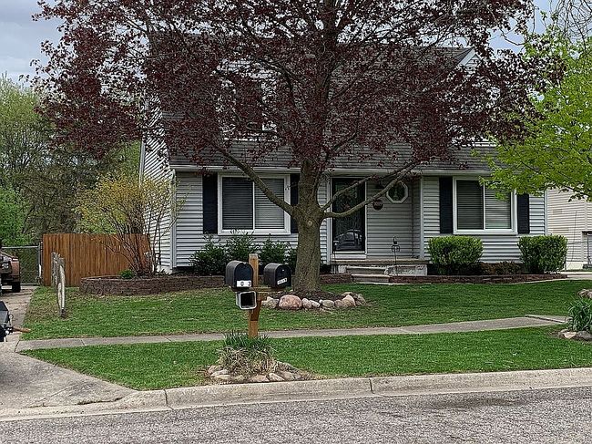 Photo of 1019 Tanager Trl, Howell, MI