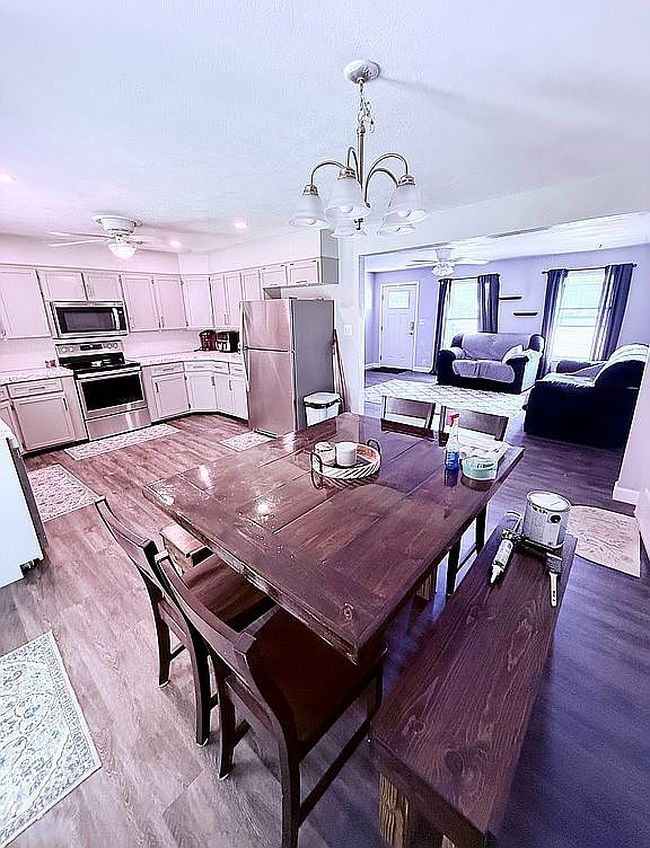 Additional photo 3 of property located at 227 S Giant City Rd