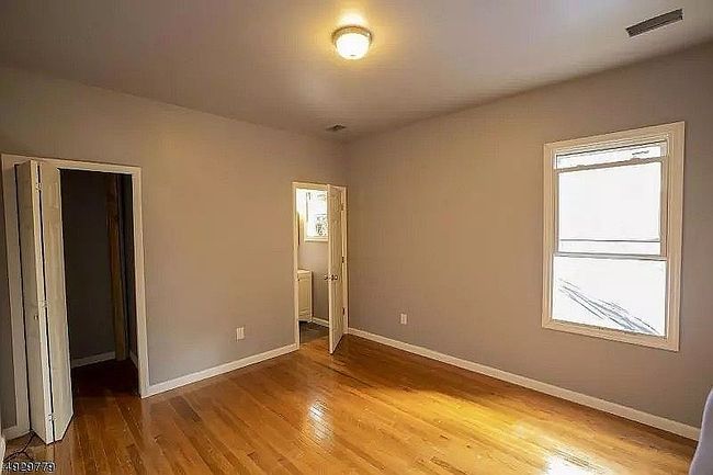 Image of 399 E 28th St