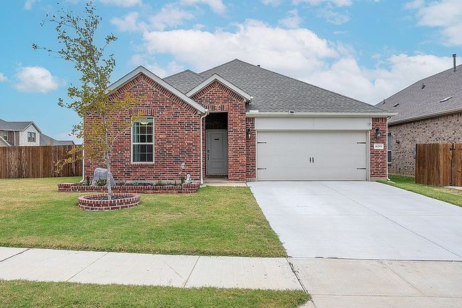 Photo of 11203 Hawks Landing Dr, Aubrey, TX