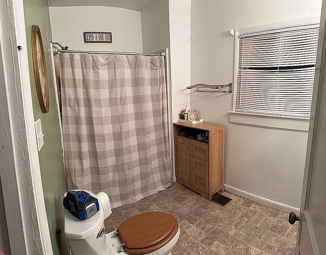 Photo of 5690 Burkes Garden Rd, Tazewell, VA