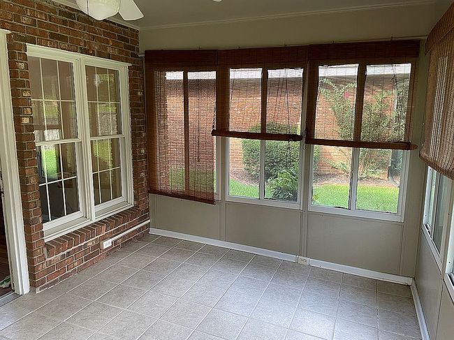 Photo of 105 Meadowview Ct, West Columbia, SC