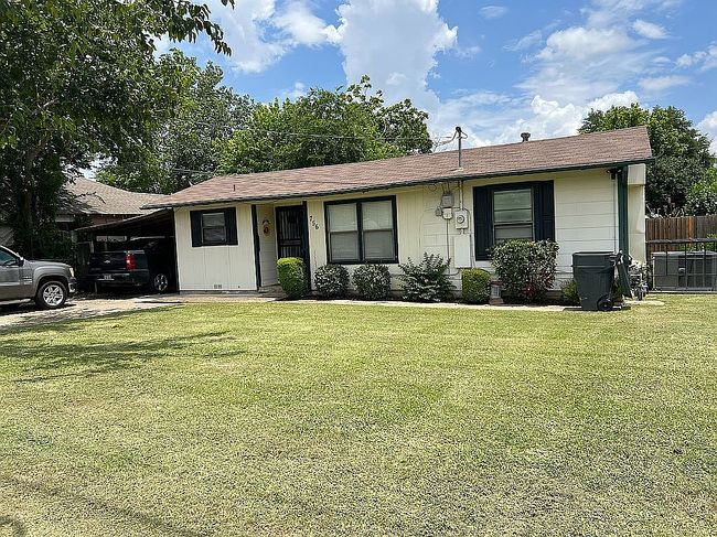 Photo of 756 N Masters Dr, Dallas, TX