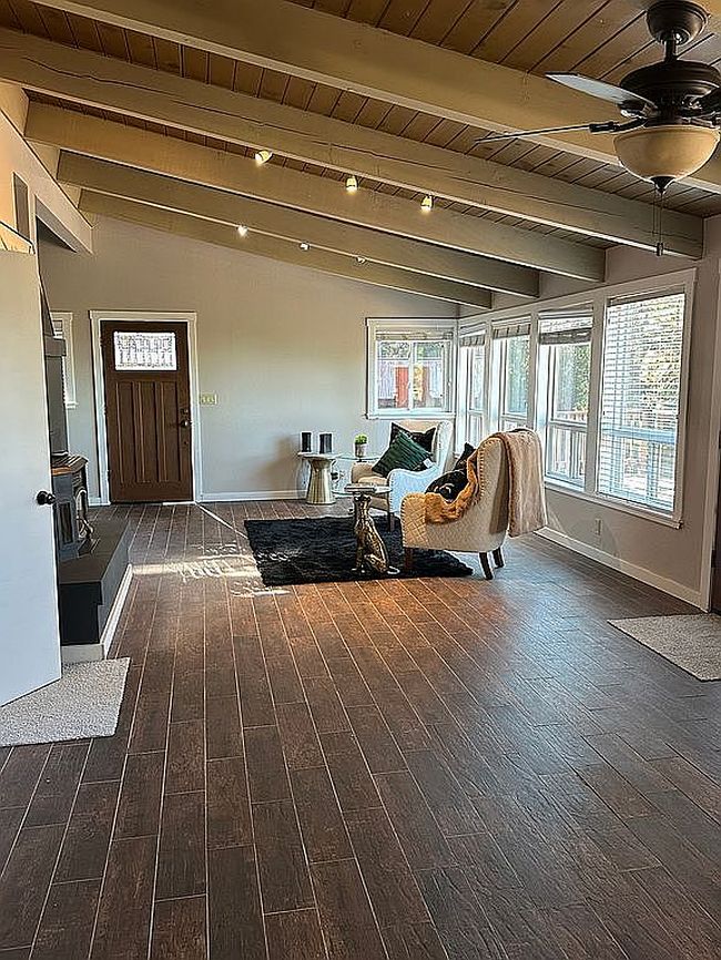 Image of 699 Lakeview Dr