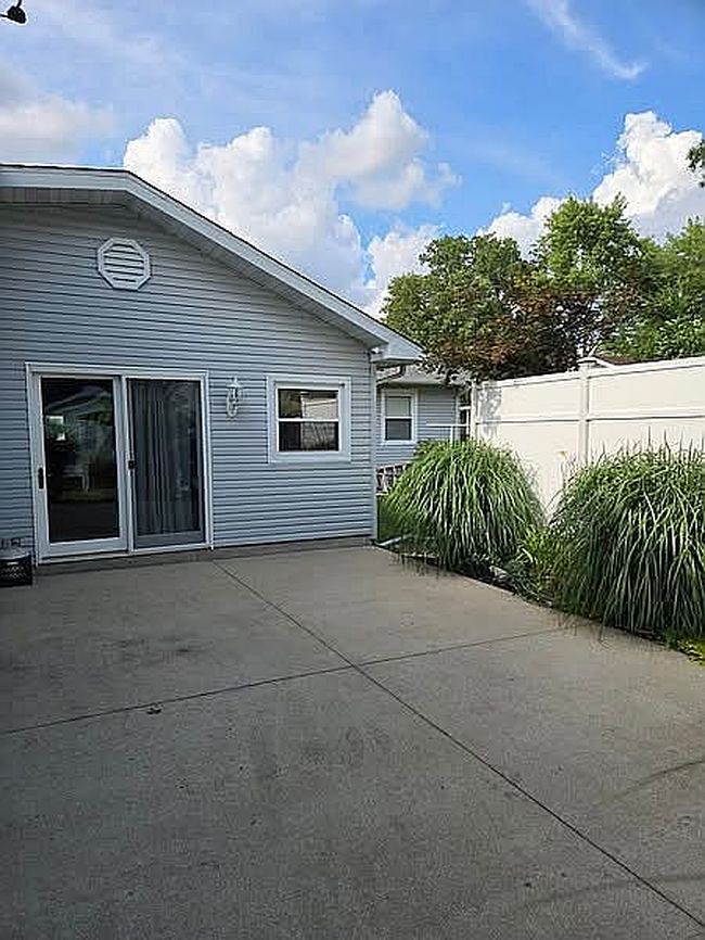 Photo of 731 W Boone St, Salem, IL