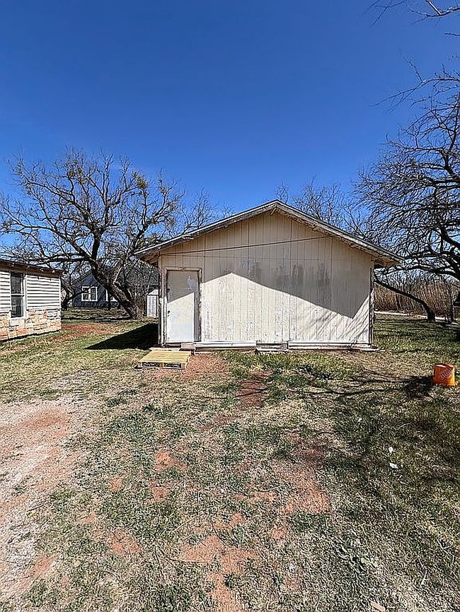 Image of 3041 Russell Ave