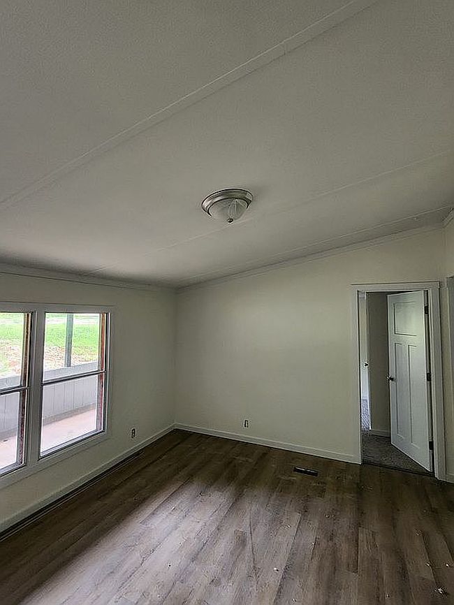 Image of 75 Perkins Ln