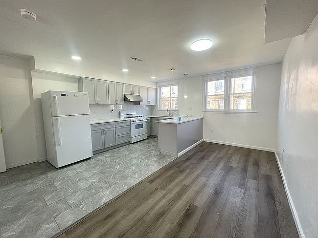Photo of 6618 Akron St, Philadelphia, PA