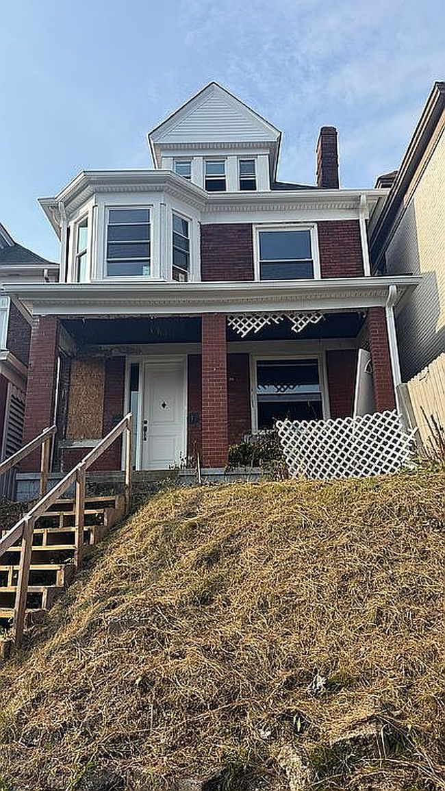 Photo of 402 Suncrest St, Pittsburgh, PA