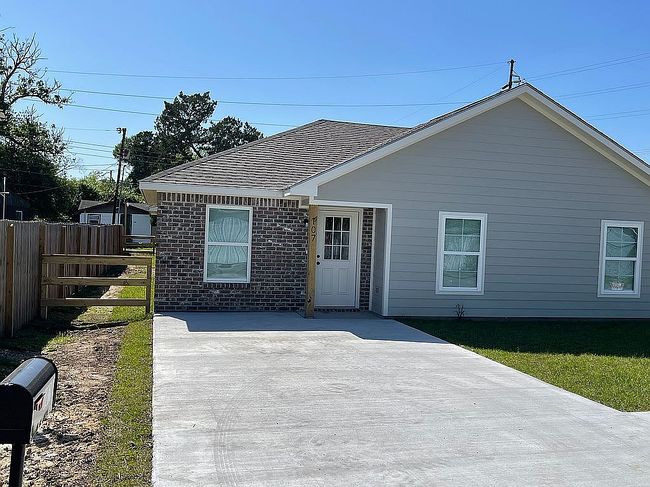 Photo of 107 N Loop St, Lafayette, LA