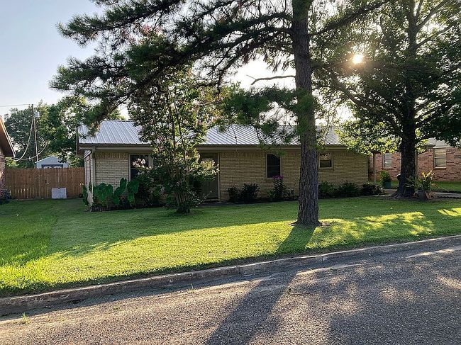 Photo of 107 Russell Rd