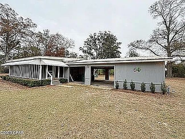 Photo of 6511 Blue Springs Rd, Grand Ridge, FL