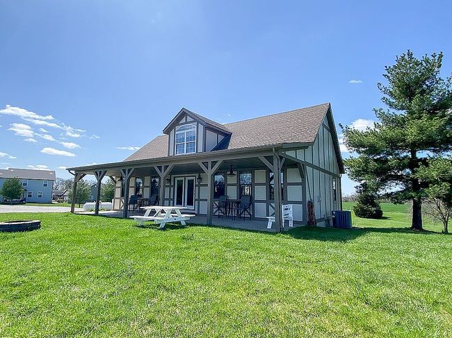 Image of 1011 W Fallen Lake Dr