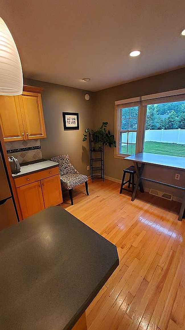 Photo of 1277 Pembroke Ct, Niskayuna, NY