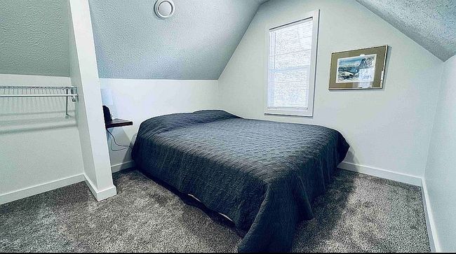Image of 5630 Blondo St