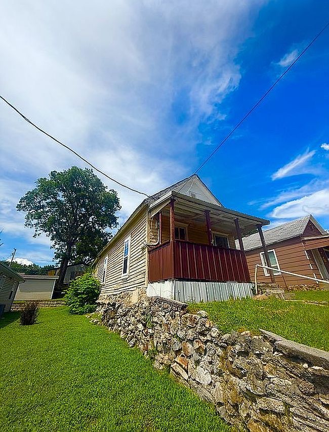 Photo of 605 E Pool St, Joplin, MO
