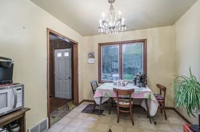 Image of 104 Ravinia St