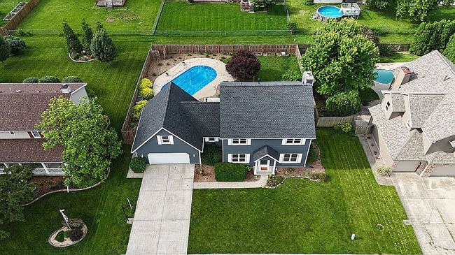 Photo of 516 Cumberland Dr, Chatham, IL