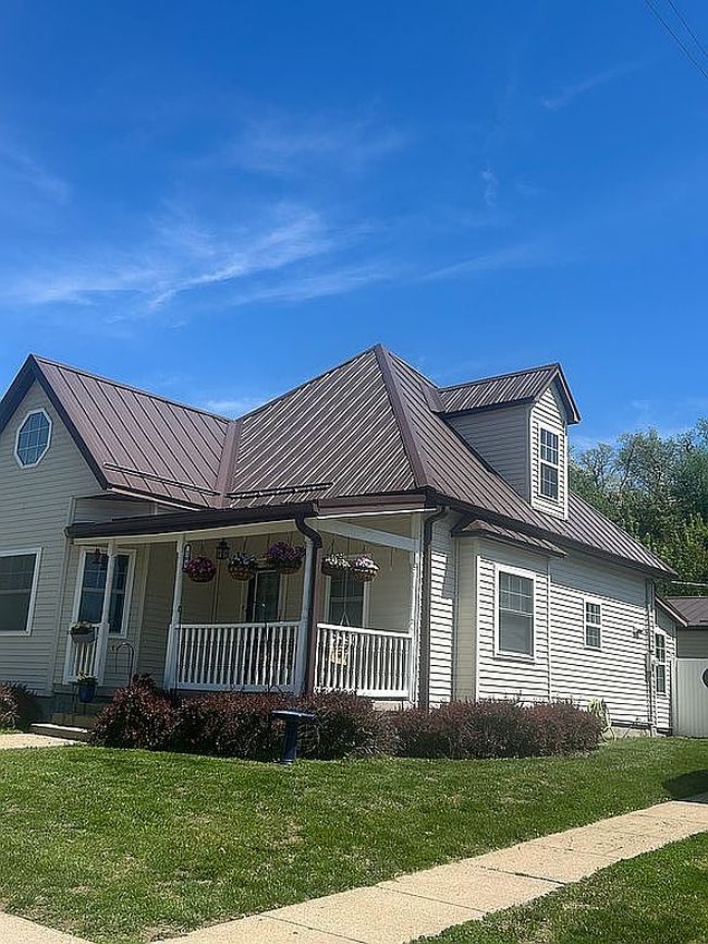 Image of 200 E 4th St