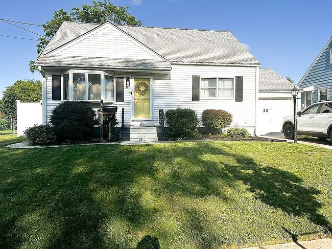 Photo of 25 Shackamaxon Dr, Hamilton, NJ