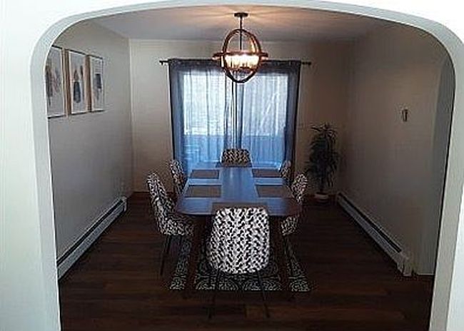Image of 215 E Broadway St