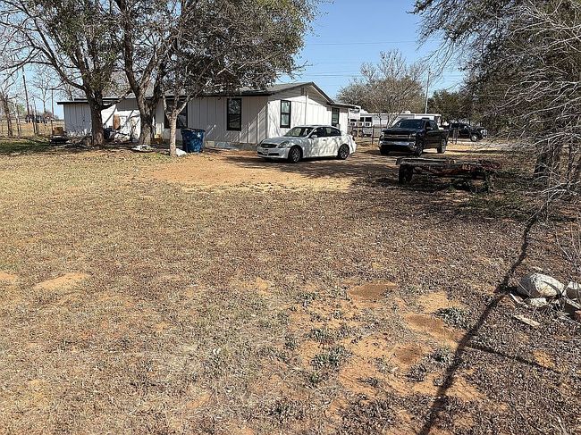 Photo of 2025 Standish St, Floresville, TX