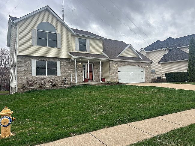 Photo of 2016 Plum Tree Rd, Bettendorf, IA