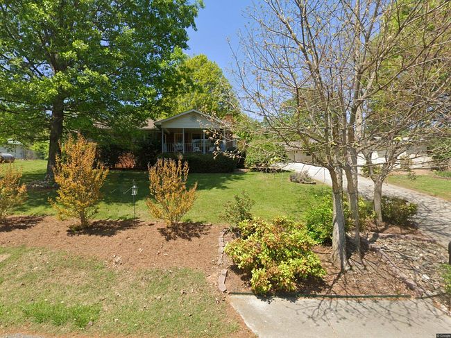 Photo of 1701 Old Oak Ln, Morristown, TN