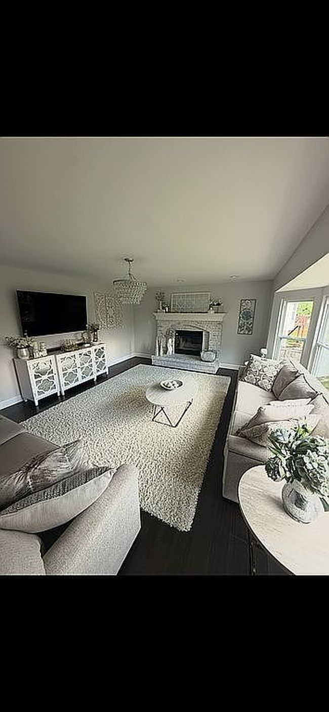 Image of 2073 Alexandria Row