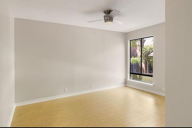 Preview of property located at 271 Litchfield Ln