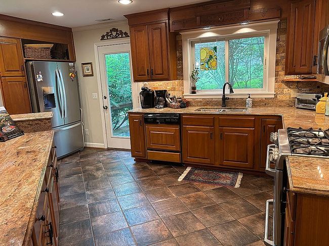 Image of 607 Landsdowne Dr