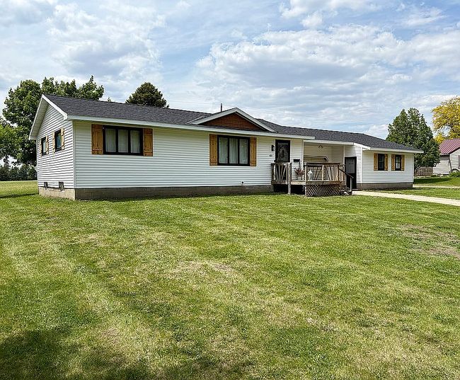 Photo of 421 9th Ave, Madison, MN