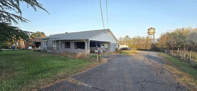 Photo of 103 A Second Ave Ne, Hildebran, NC