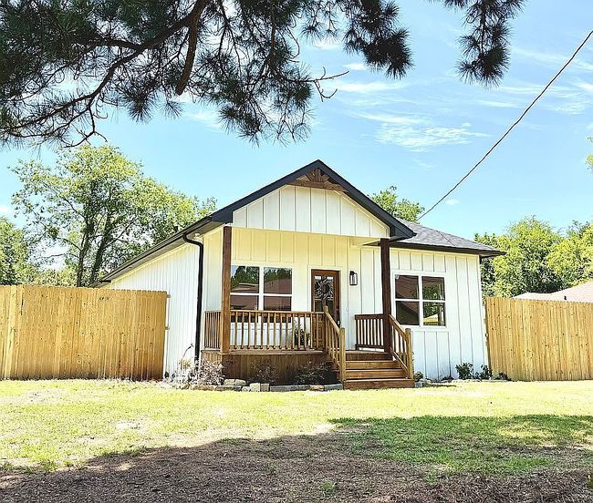 Photo of 619 Texas St, Sulphur Springs, TX