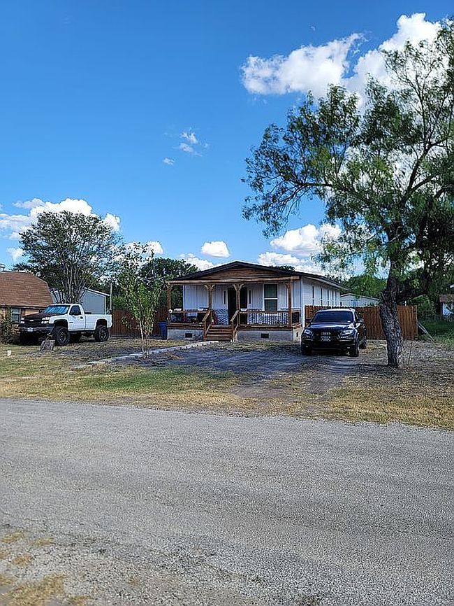 Photo of 16066 Brewster St, La Coste, TX