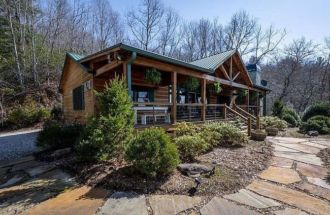 Photo of 386 Preserve Valley Rd, Topton, NC