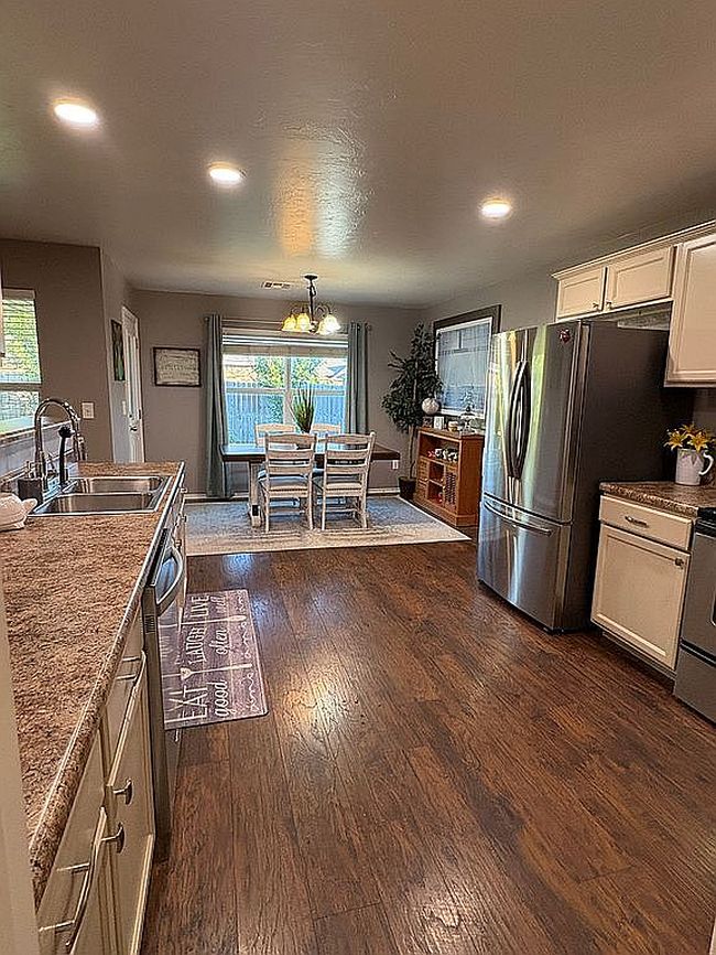 Preview of property located at 528 E Juniper Ln