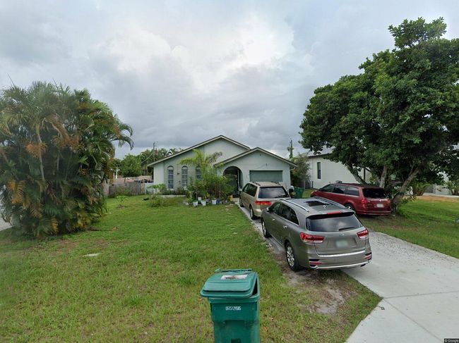 Photo of 821 105th Ave N, Naples, FL