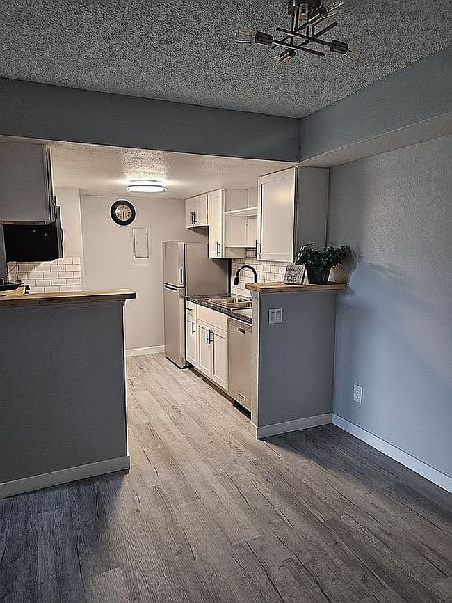 Additional photo 1 of property located at 8555 Fairmount Dr Apt J103