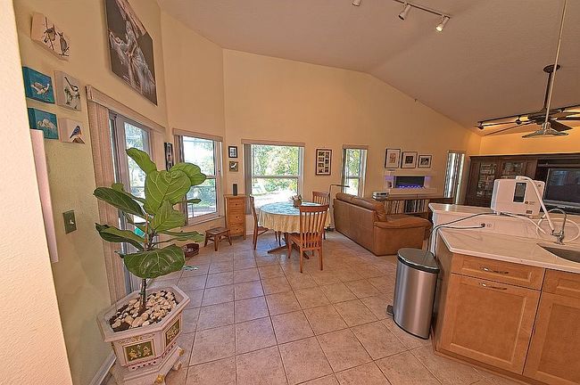 Photo of 530 Somerhill Dr Ne, Saint Petersburg, FL