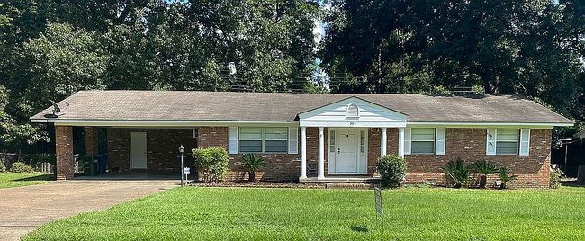 Photo of 309 S Shields Ln, Natchez, MS