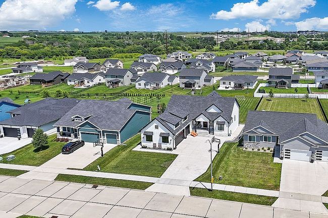Photo of 5509 164th St, Urbandale, IA