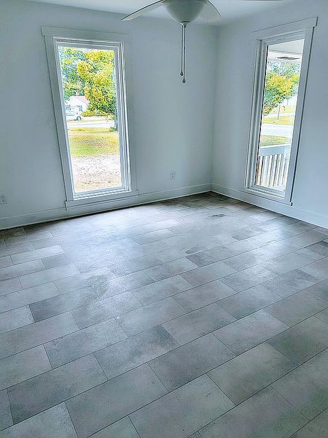 Image of 3042 Ashe Ave