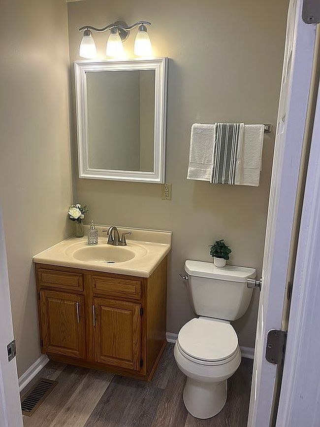 Photo of 328 W Jefferson St, Upland, IN